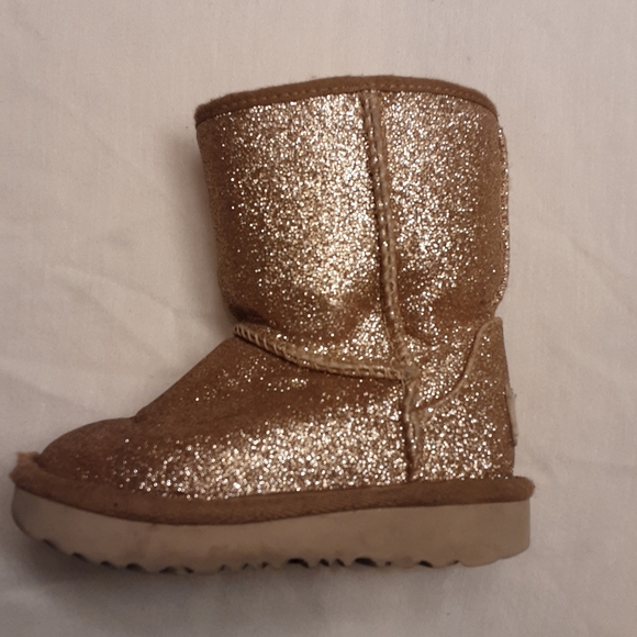 UGG - Picture 6 of 6